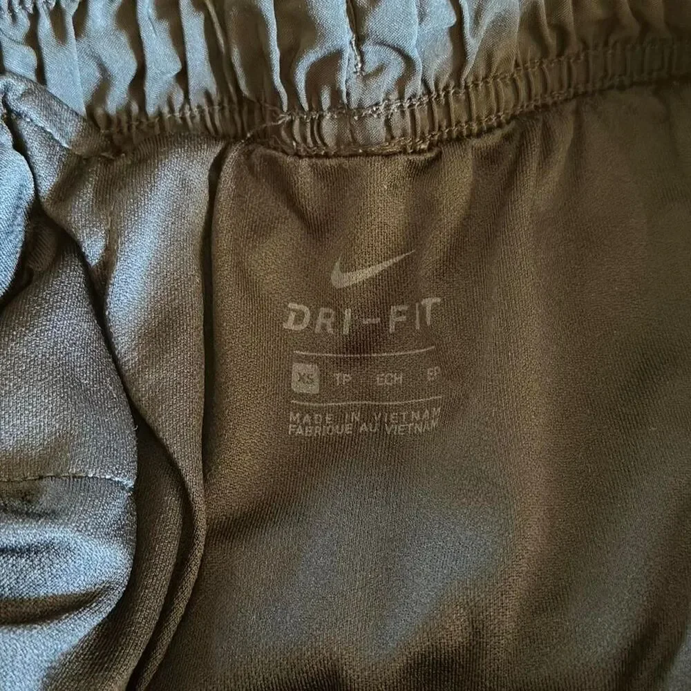 Nike Women's Black and Navy Shorts